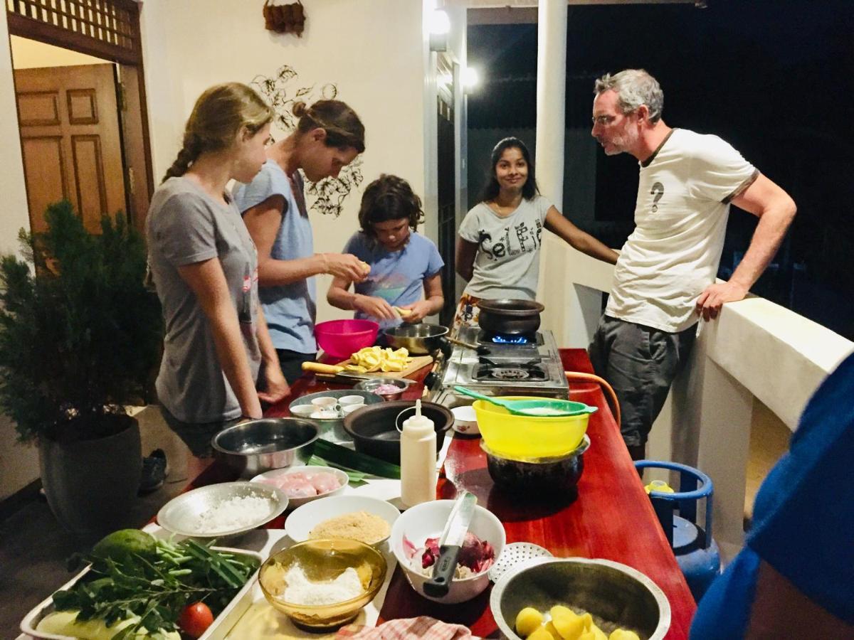 Sweet Home Tourist Rest, Cooking Classes & Tours アヌラーダプラ エクステリア 写真