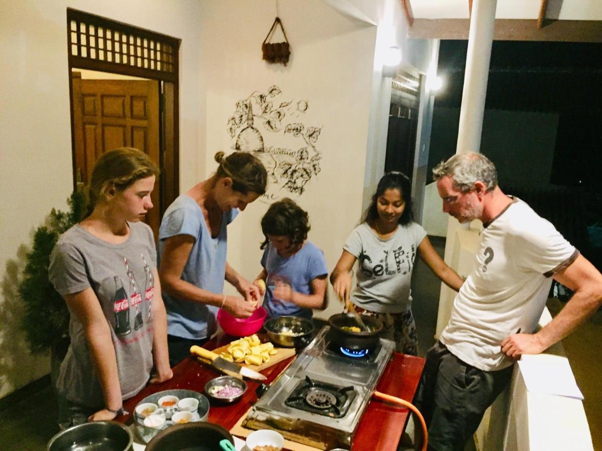 Sweet Home Tourist Rest, Cooking Classes & Tours アヌラーダプラ エクステリア 写真