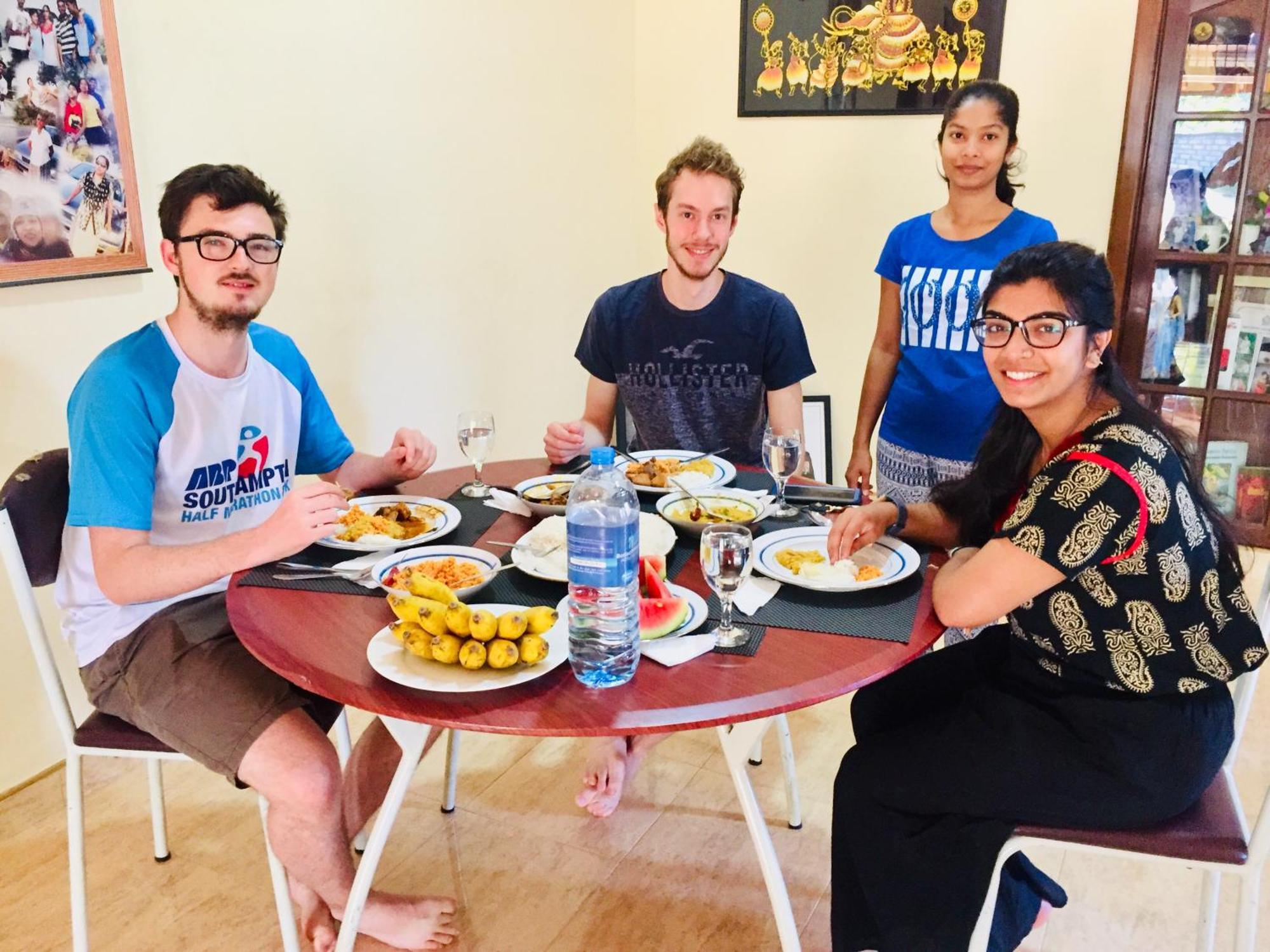 Sweet Home Tourist Rest, Cooking Classes & Tours アヌラーダプラ エクステリア 写真