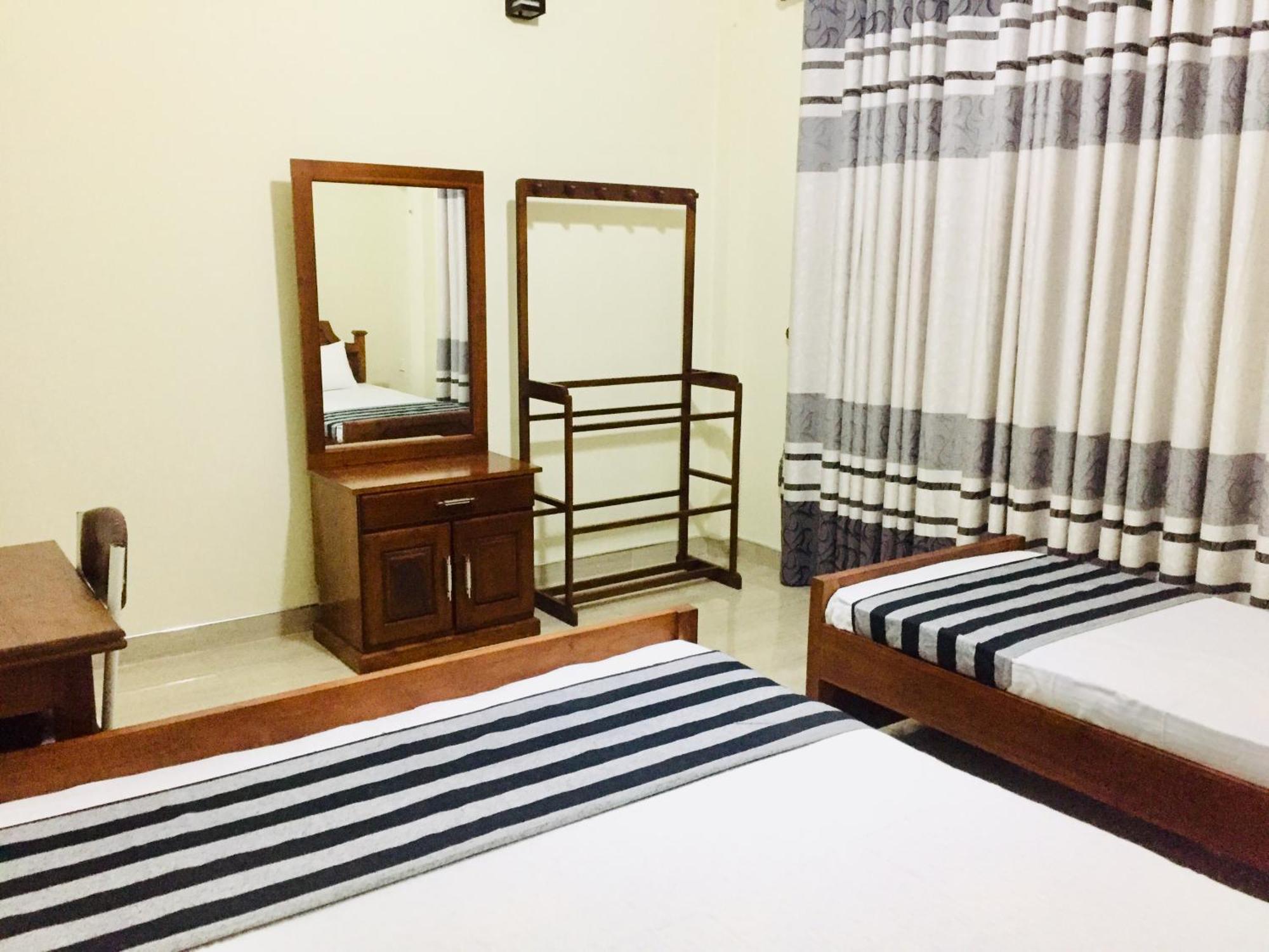 Sweet Home Tourist Rest, Cooking Classes & Tours アヌラーダプラ エクステリア 写真