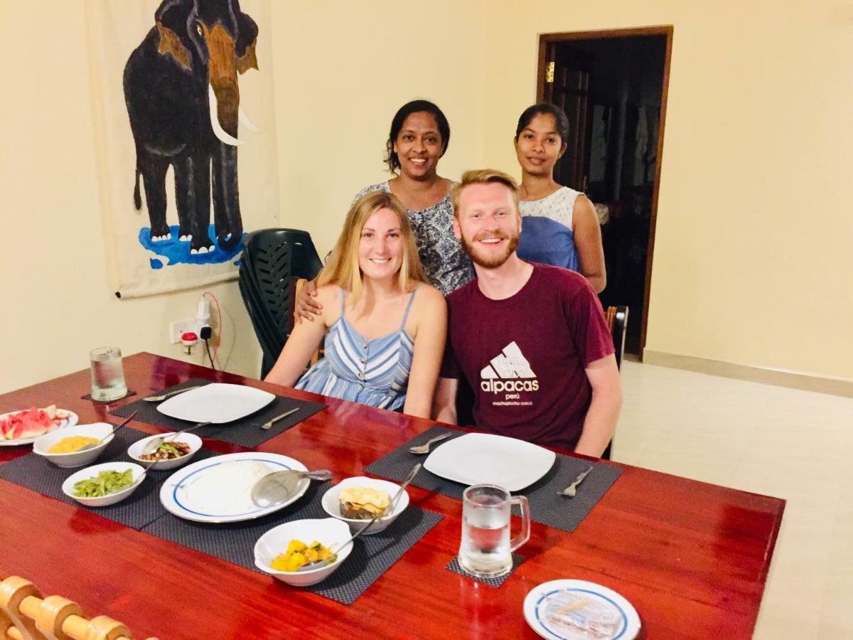 Sweet Home Tourist Rest, Cooking Classes & Tours アヌラーダプラ エクステリア 写真