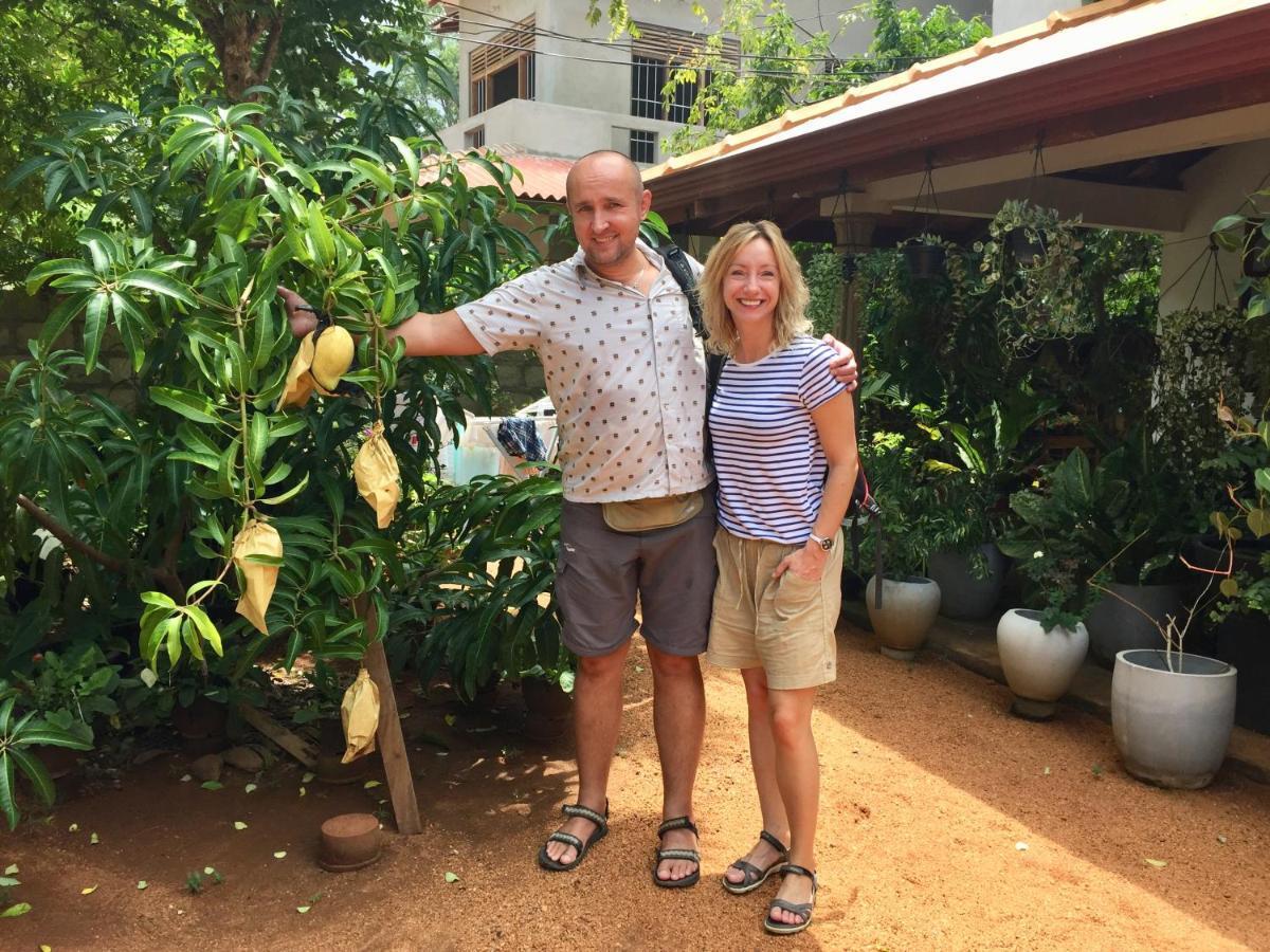 Sweet Home Tourist Rest, Cooking Classes & Tours アヌラーダプラ エクステリア 写真